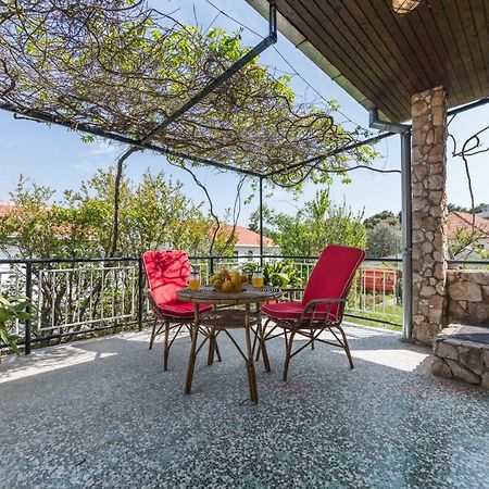 Beach House Lana Слатине Екстер'єр фото