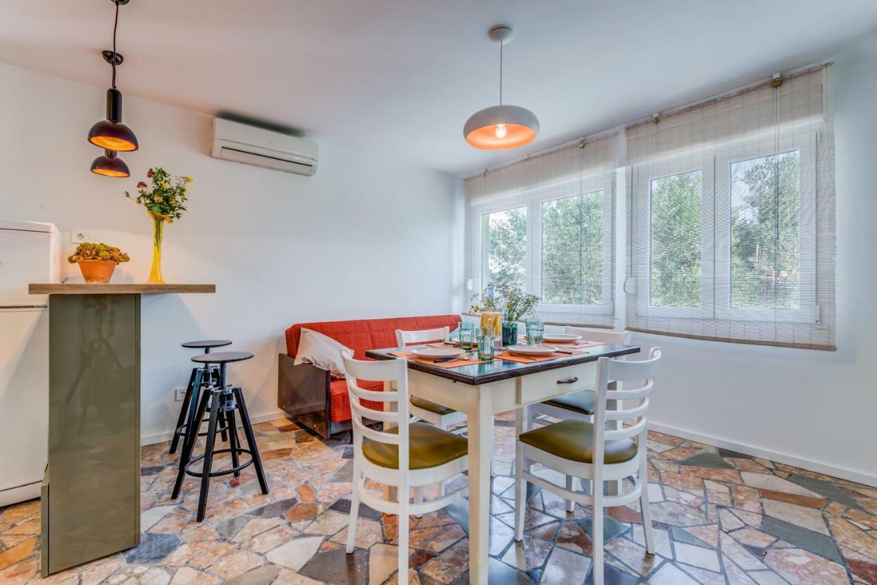 Beach House Lana Слатине Екстер'єр фото